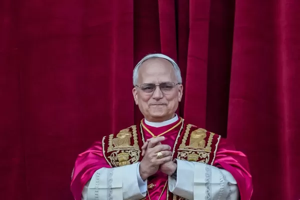 Ang mga bagong Papa ay nagbabantay sa pelikula ng conclave, naglalaro ng mga laro habang naghihintay ng halalan